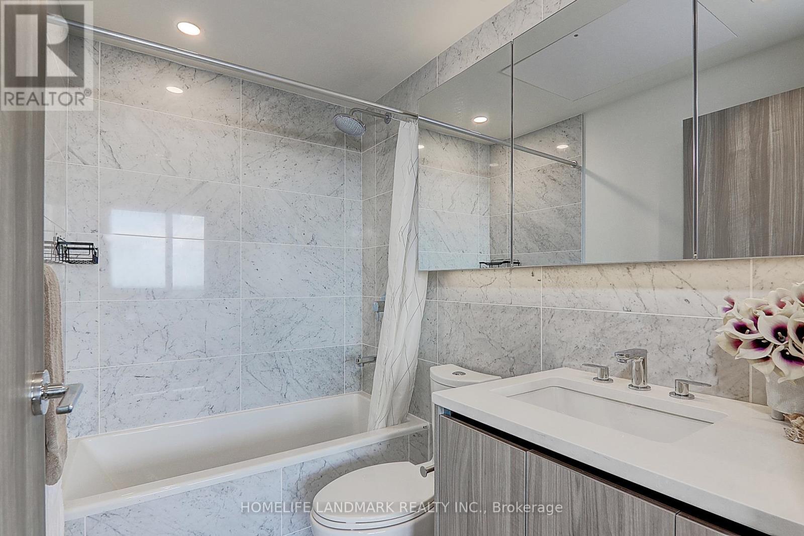 3203 - 95 Mcmahon Drive S, Toronto, ON - Indoor Photo Showing Bathroom