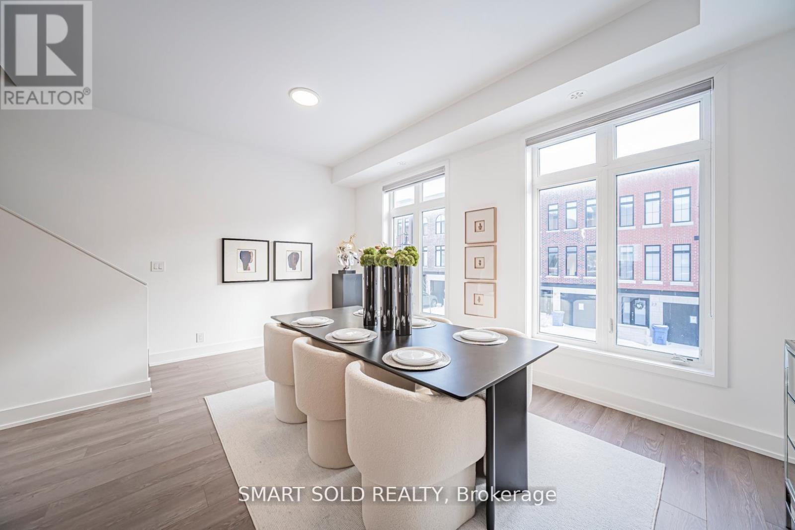 22 Chestnut Court, Aurora, ON - Indoor