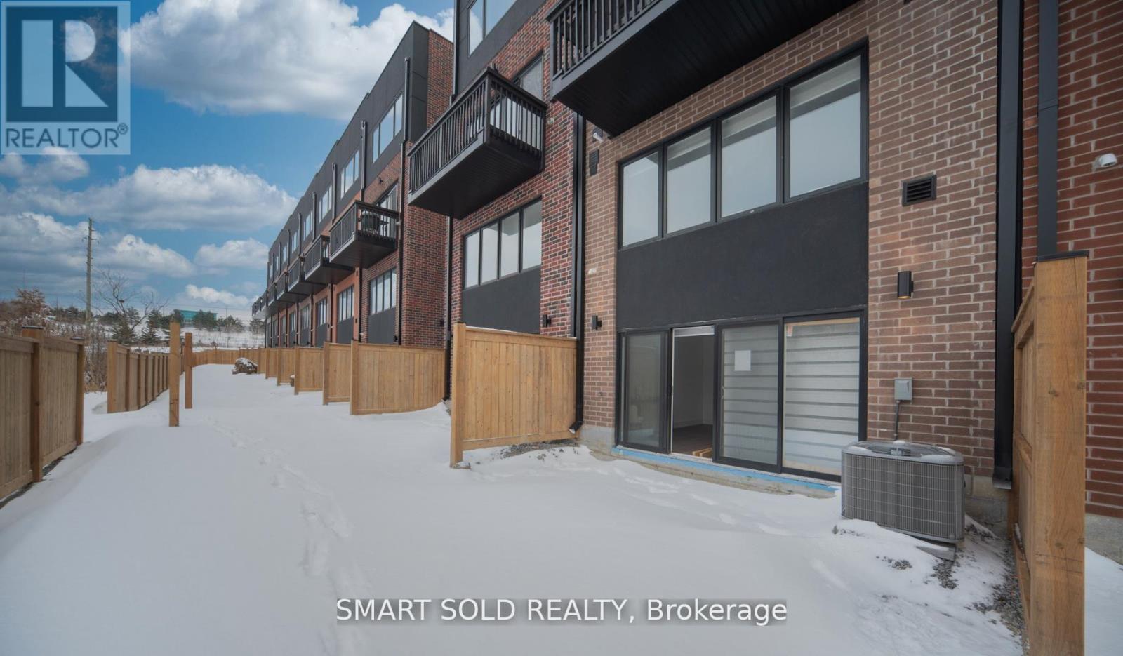 22 Chestnut Court, Aurora, ON - Outdoor With Exterior