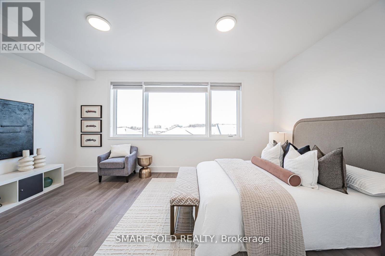 22 Chestnut Court, Aurora, ON - Indoor Photo Showing Bedroom