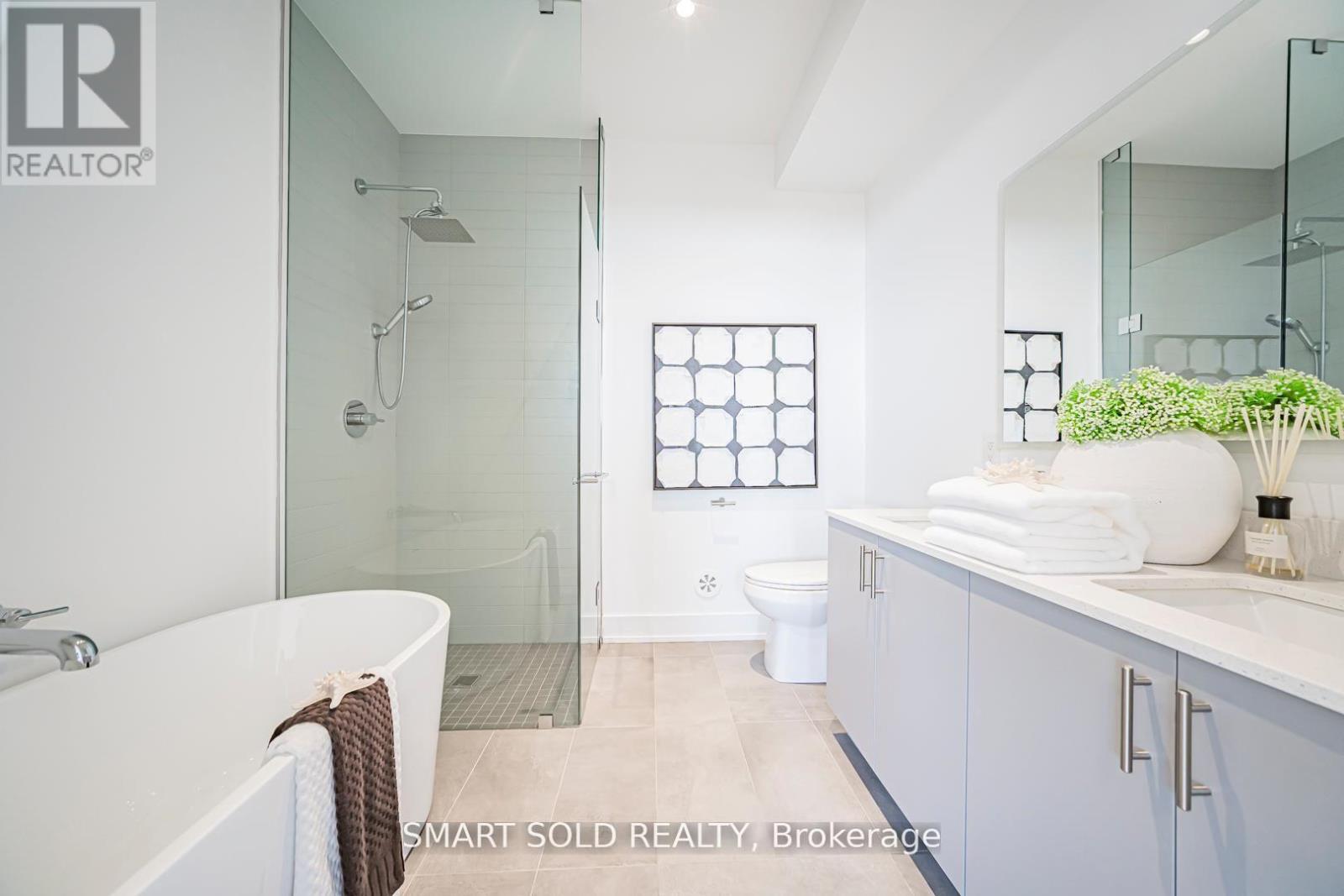 22 Chestnut Court, Aurora, ON - Indoor Photo Showing Bathroom