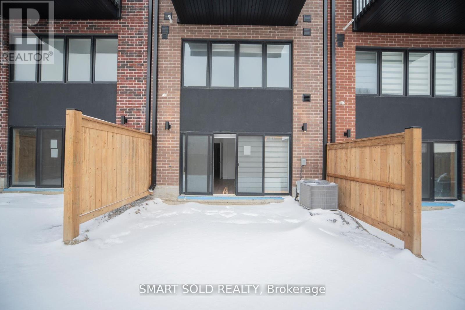 22 Chestnut Court, Aurora, ON - Outdoor With Exterior