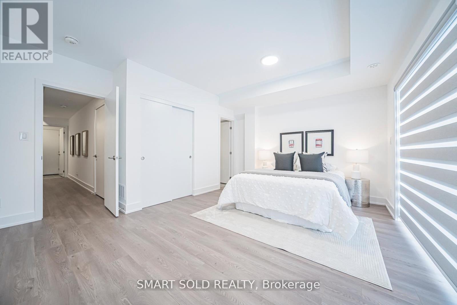 22 Chestnut Court, Aurora, ON - Indoor Photo Showing Bedroom