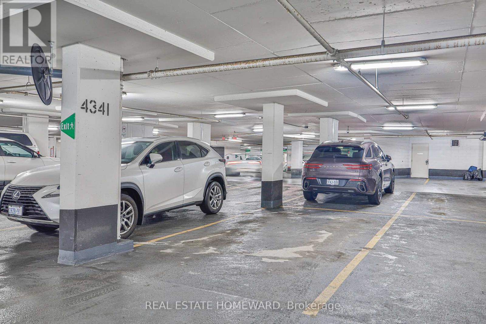 2806 - 2015 Sheppard Avenue E, Toronto, ON - Indoor Photo Showing Garage