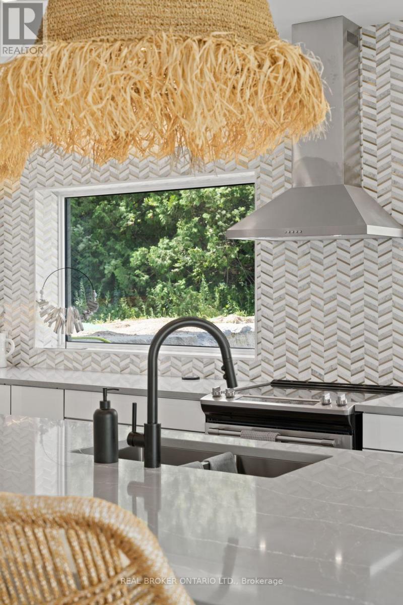 8, 20, 30, 31, 34 Hemlock Avenue, Tay, ON - Indoor Photo Showing Kitchen