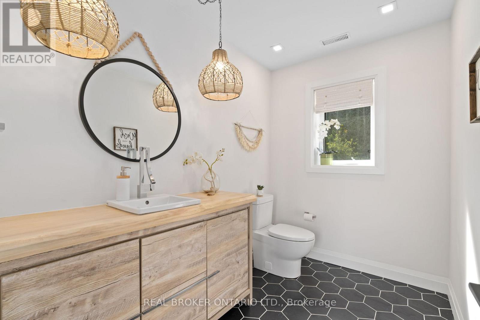 8, 20, 30, 31, 34 Hemlock Avenue, Tay, ON - Indoor Photo Showing Bathroom