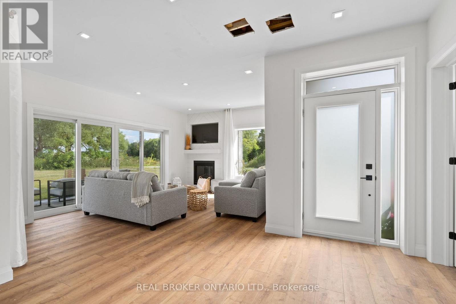 8, 20, 30, 31, 34 Hemlock Avenue, Tay, ON - Indoor Photo Showing Other Room With Fireplace