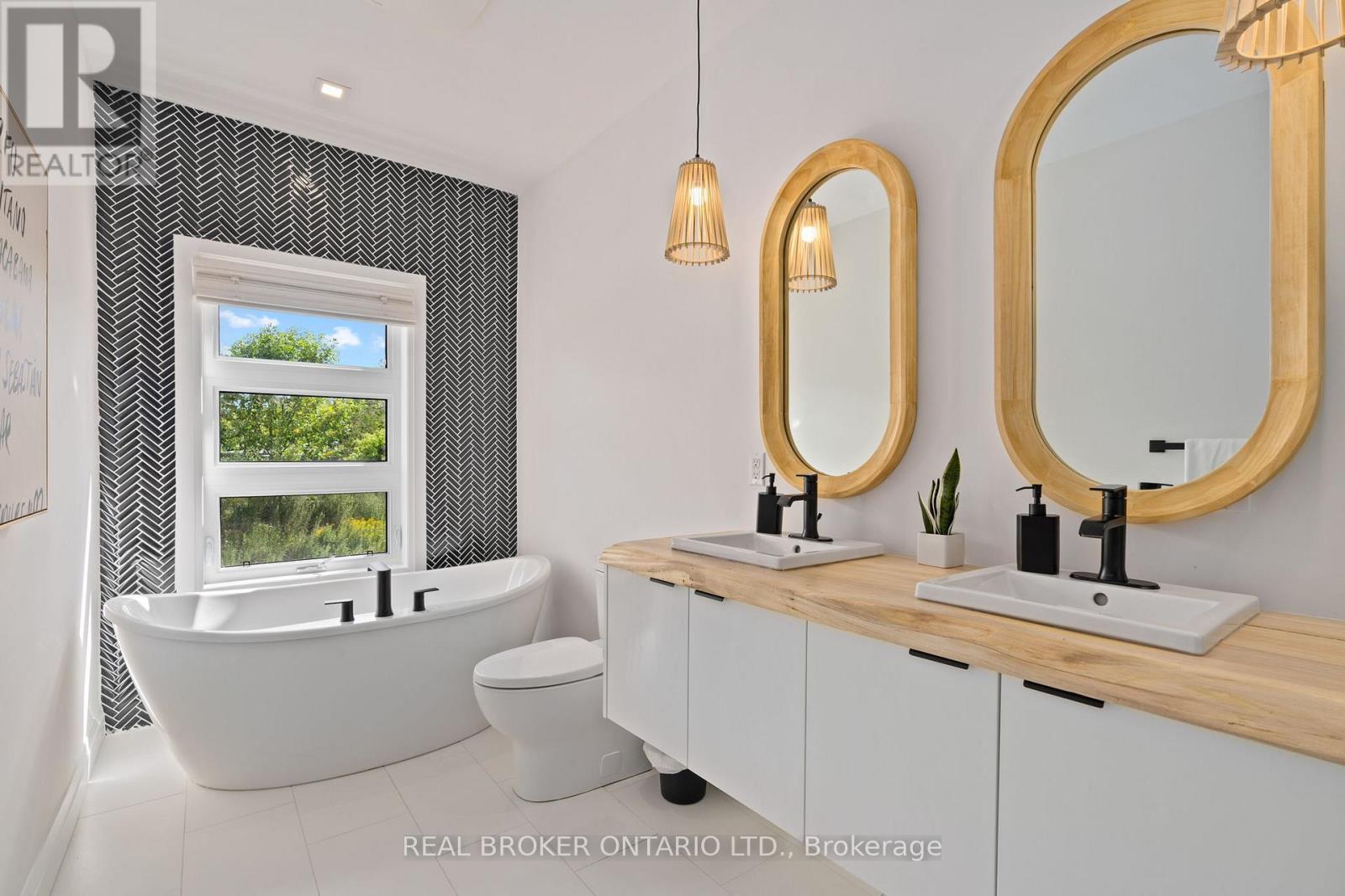 8, 20, 30, 31, 34 Hemlock Avenue, Tay, ON - Indoor Photo Showing Bathroom