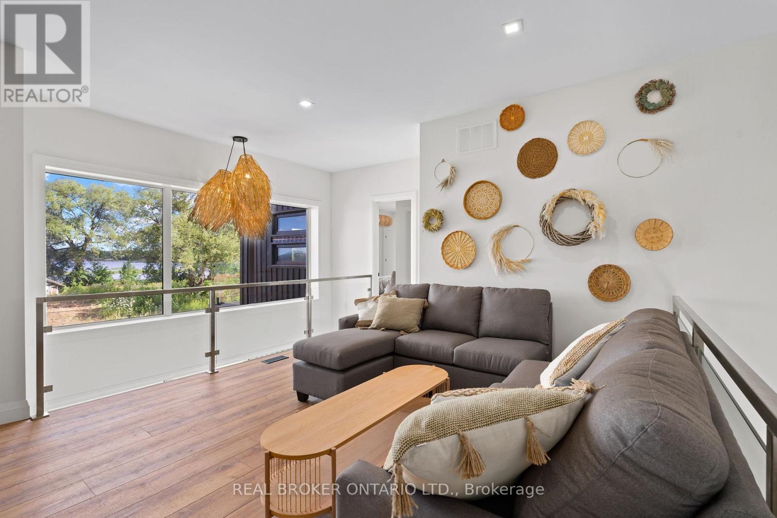 8, 20, 30, 31, 34 Hemlock Avenue, Tay, ON - Indoor Photo Showing Living Room