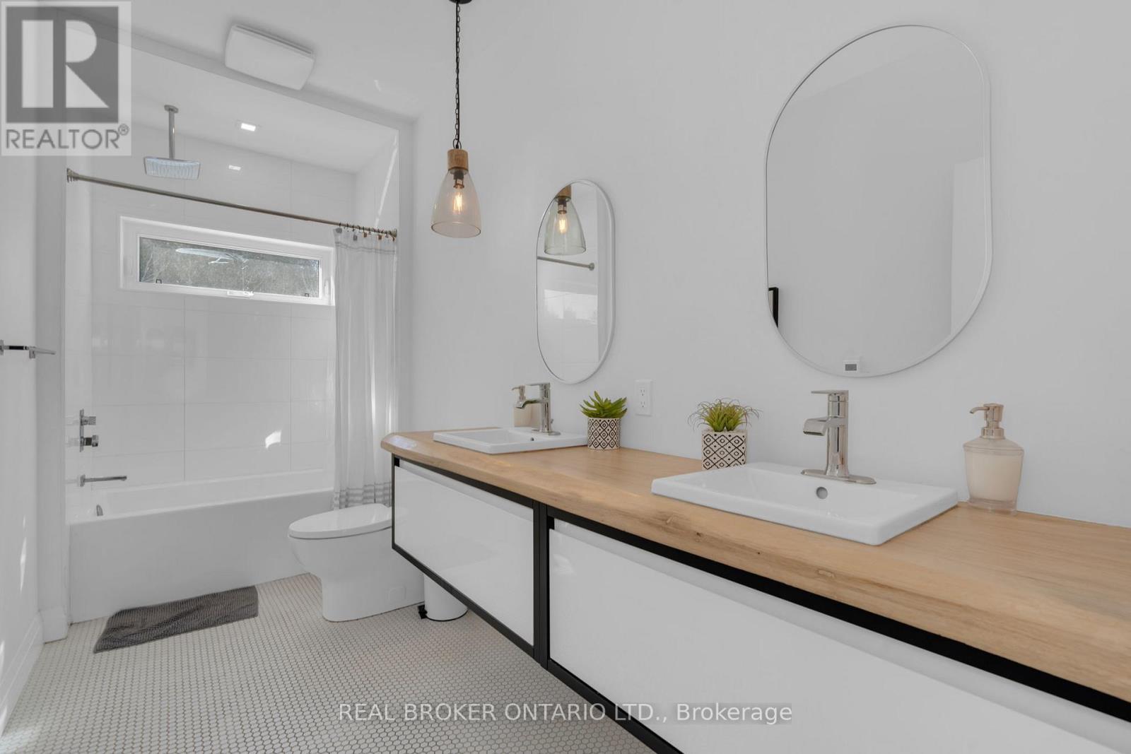 8, 20, 30, 31, 34 Hemlock Avenue, Tay, ON - Indoor Photo Showing Bathroom