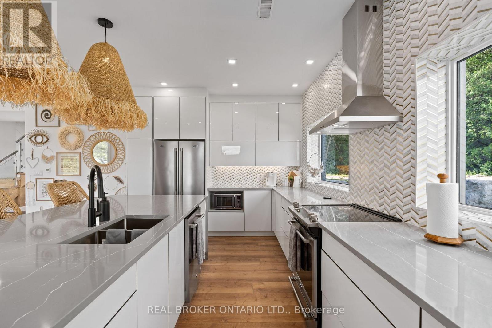 8, 20, 30, 31, 34 Hemlock Avenue, Tay, ON - Indoor Photo Showing Kitchen With Double Sink With Upgraded Kitchen
