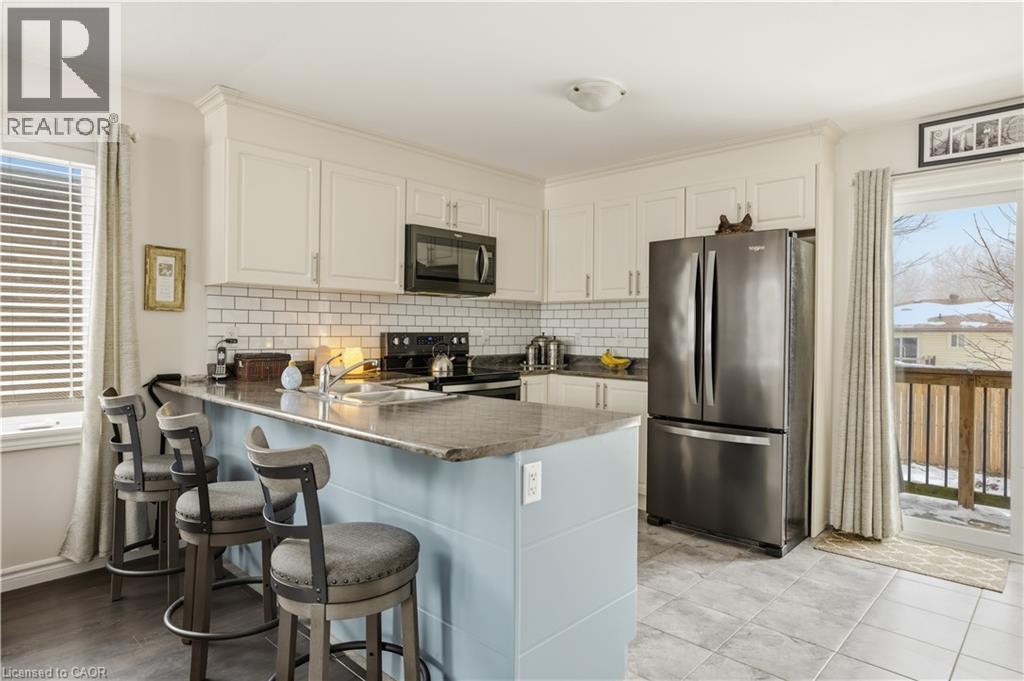 15 Irving Drive, Norwich, ON - Indoor Photo Showing Kitchen