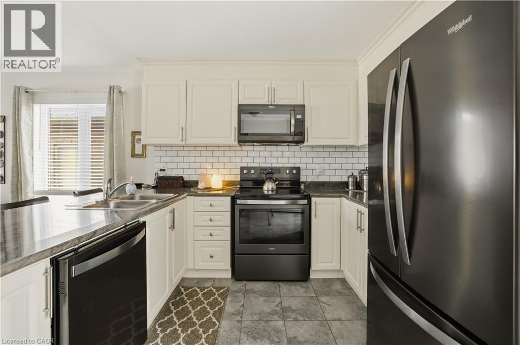 15 Irving Drive, Norwich, ON - Indoor Photo Showing Kitchen With Double Sink