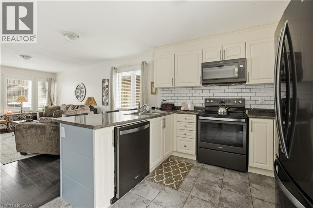 15 Irving Drive, Norwich, ON - Indoor Photo Showing Kitchen