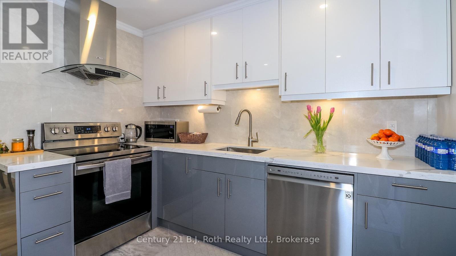 156 The Westway, Toronto (Kingsview Village-The Westway), ON - Indoor Photo Showing Kitchen With Upgraded Kitchen
