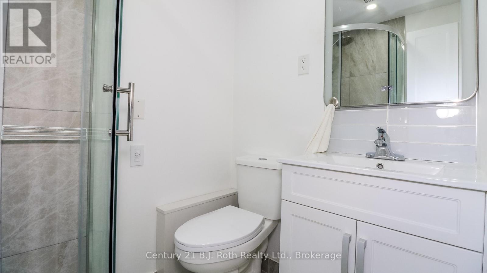156 The Westway, Toronto (Kingsview Village-The Westway), ON - Indoor Photo Showing Bathroom