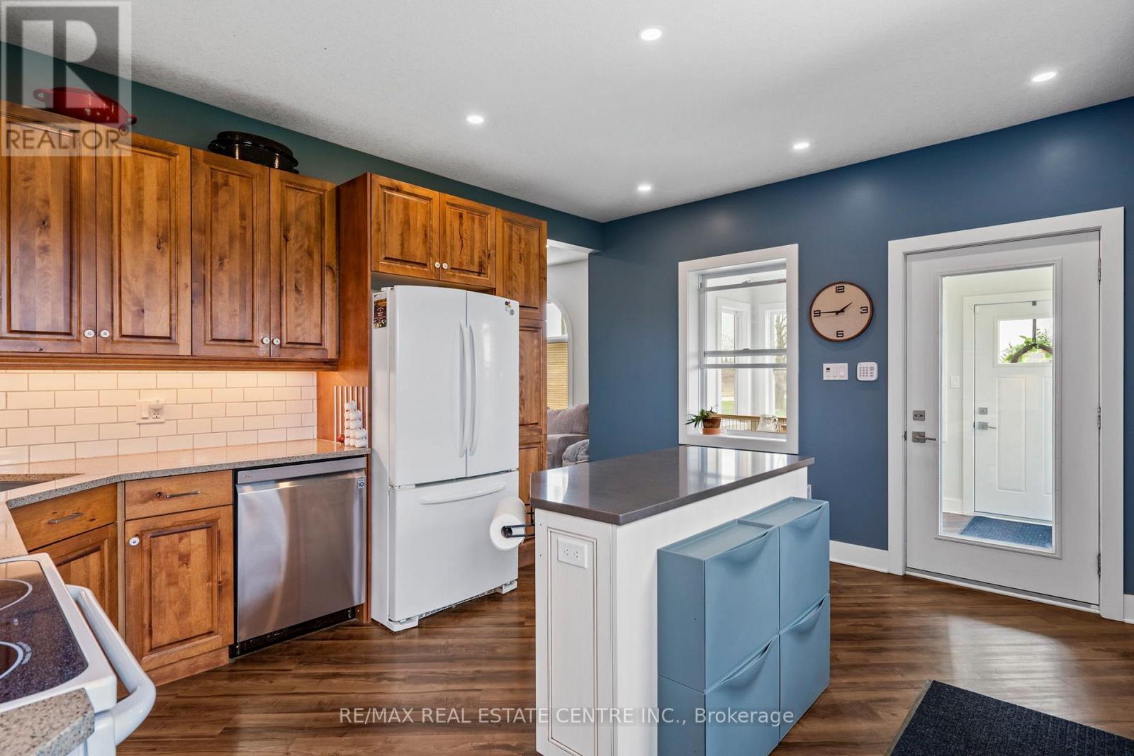 21575 Heritage Road, Thames Centre, ON - Indoor Photo Showing Kitchen