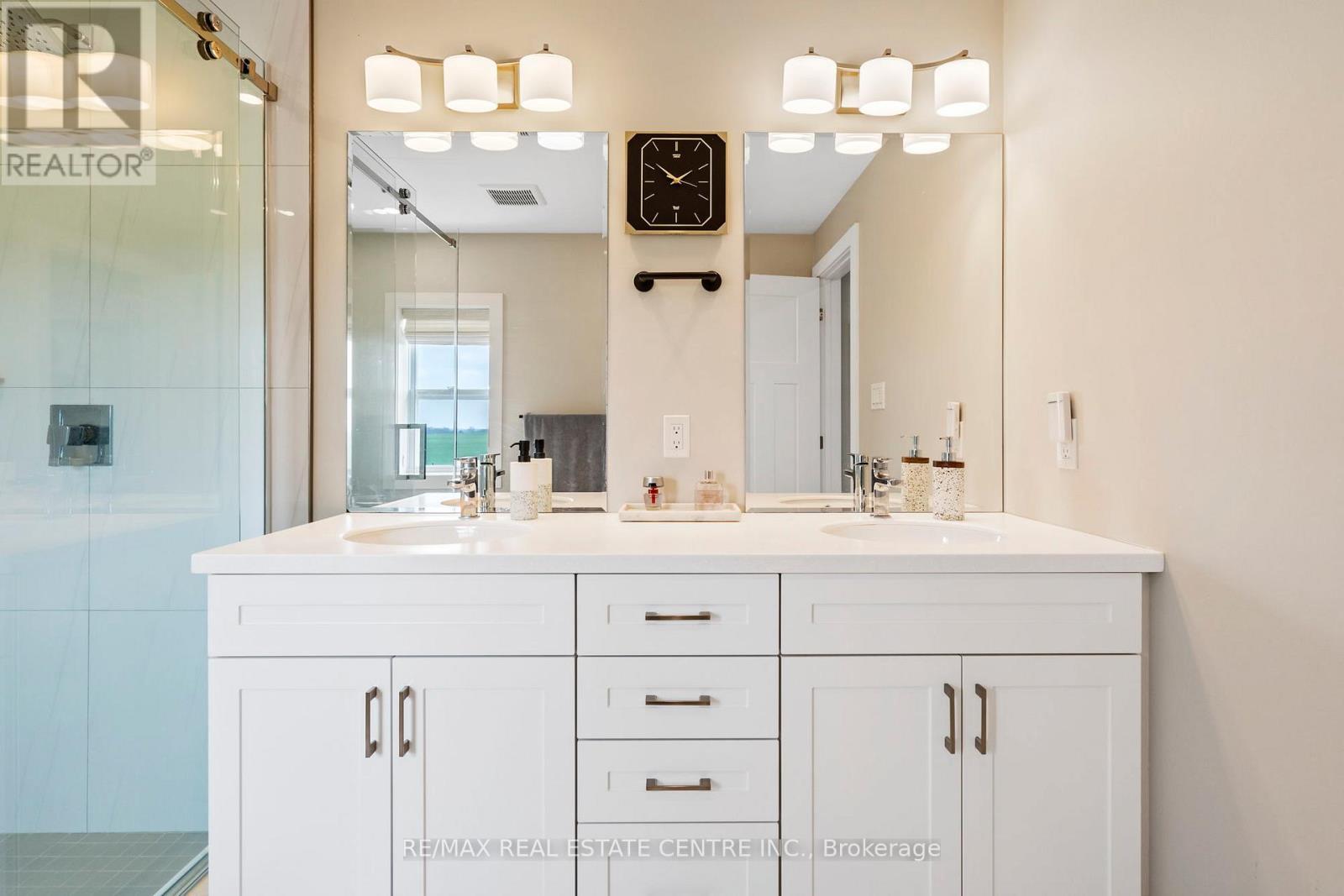 21575 Heritage Road, Thames Centre, ON - Indoor Photo Showing Bathroom