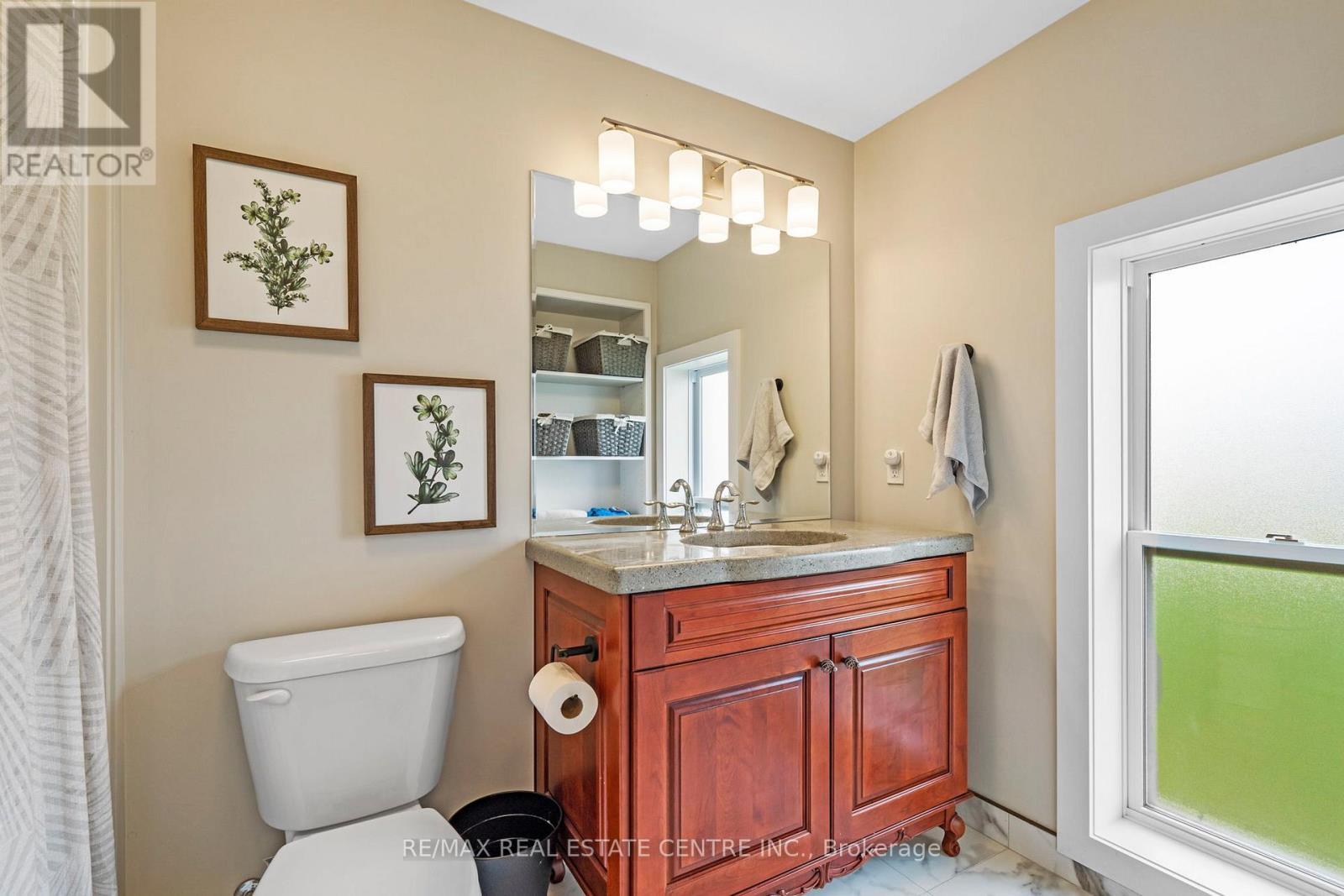 21575 Heritage Road, Thames Centre, ON - Indoor Photo Showing Bathroom