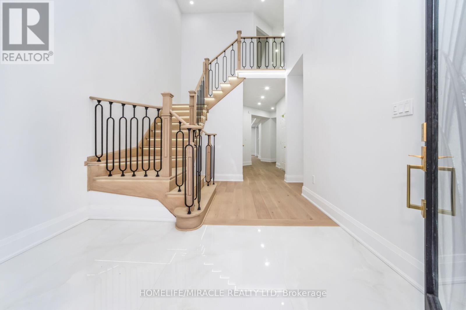 18 Dawes Road, Brampton, ON - Indoor Photo Showing Other Room