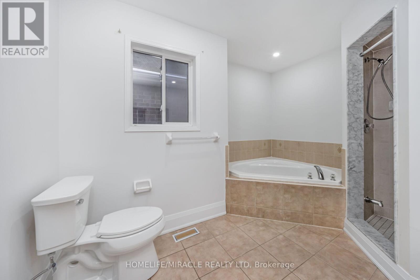 18 Dawes Road, Brampton, ON - Indoor Photo Showing Bathroom