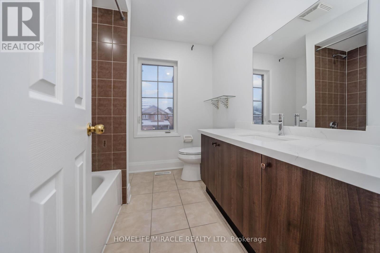 18 Dawes Road, Brampton, ON - Indoor Photo Showing Bathroom