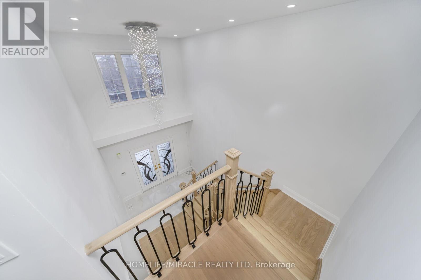 18 Dawes Road, Brampton, ON - Indoor Photo Showing Other Room