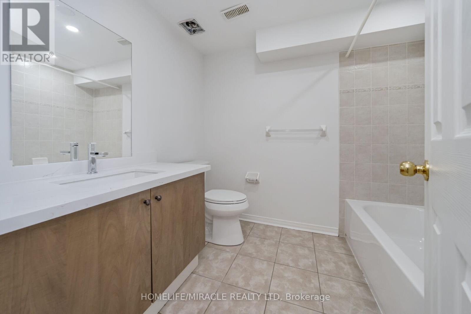 18 Dawes Road, Brampton, ON - Indoor Photo Showing Bathroom