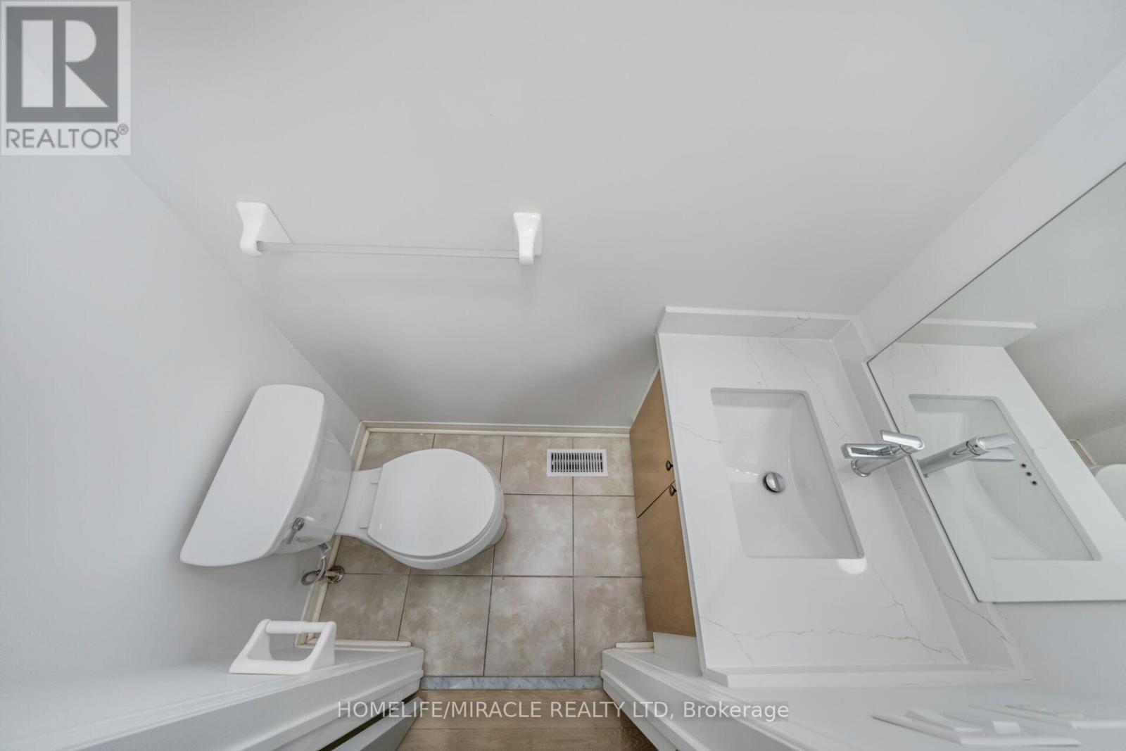 18 Dawes Road, Brampton, ON - Indoor Photo Showing Bathroom