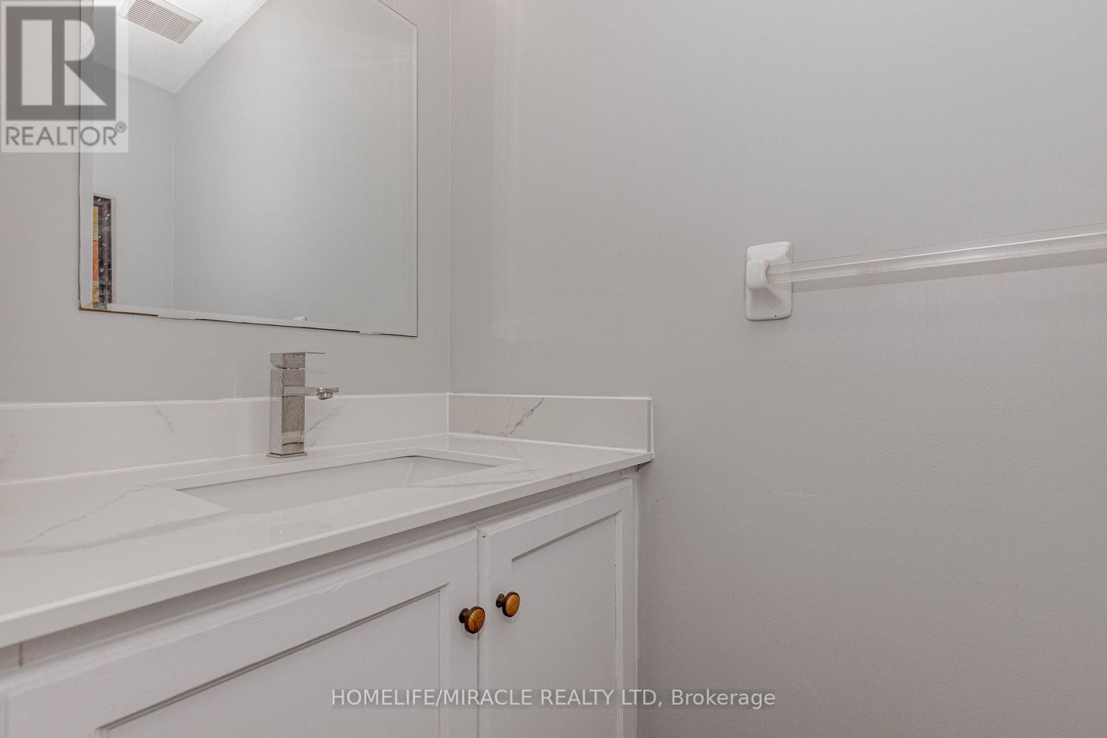128 Karalee Crescent, Cambridge, ON - Photo Showing Bathroom