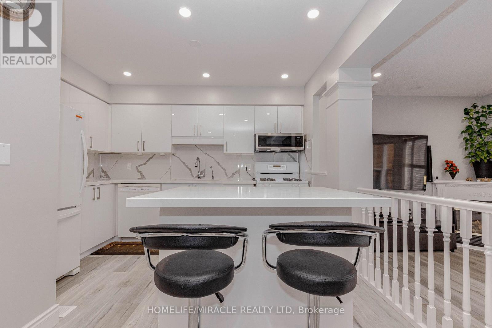 128 Karalee Crescent, Cambridge, ON - Indoor Photo Showing Kitchen