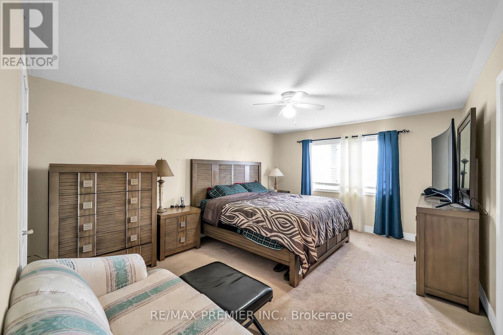 164 Dewell Crescent, Clarington, ON - Indoor Photo Showing Bedroom