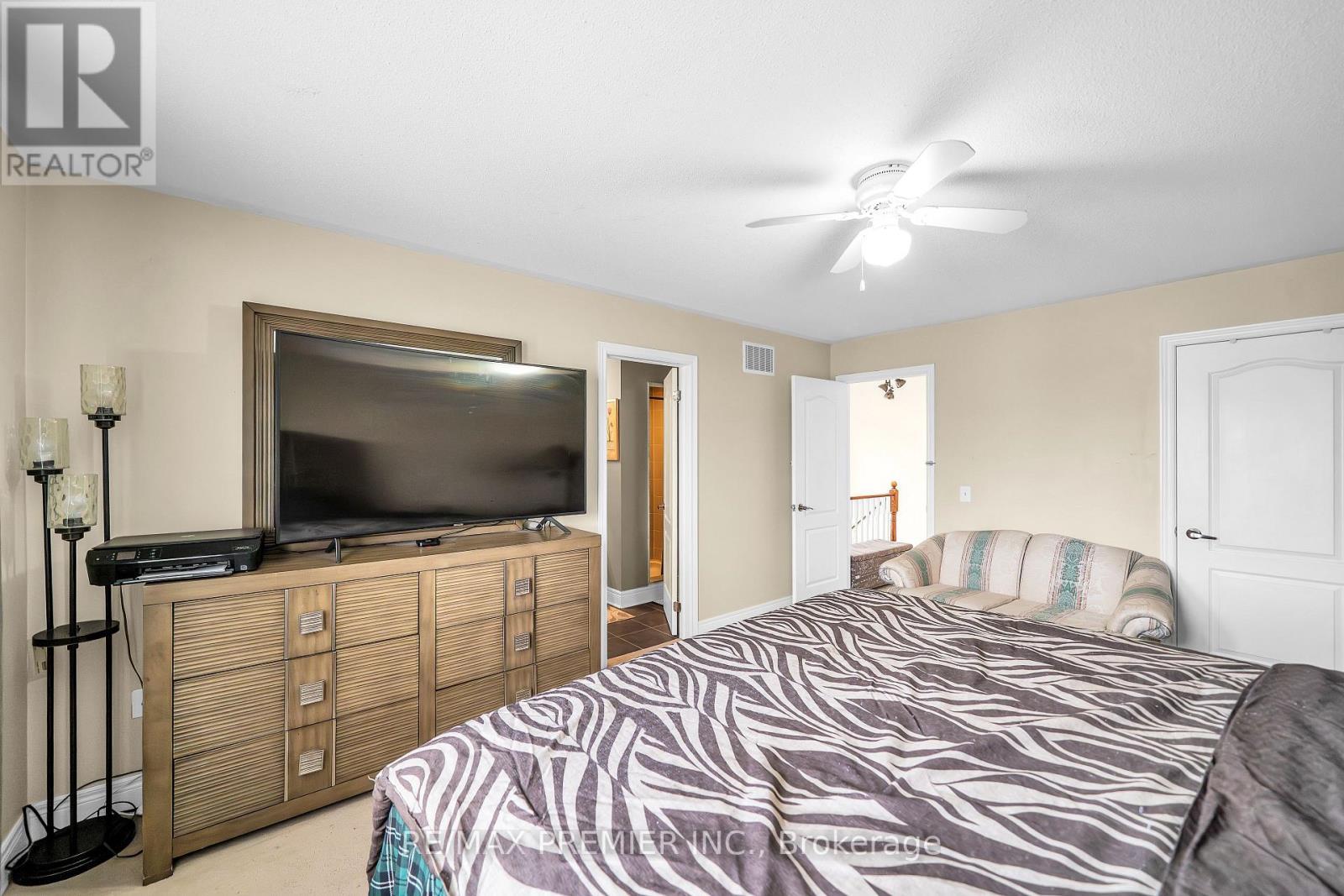164 Dewell Crescent, Clarington, ON - Indoor Photo Showing Bedroom