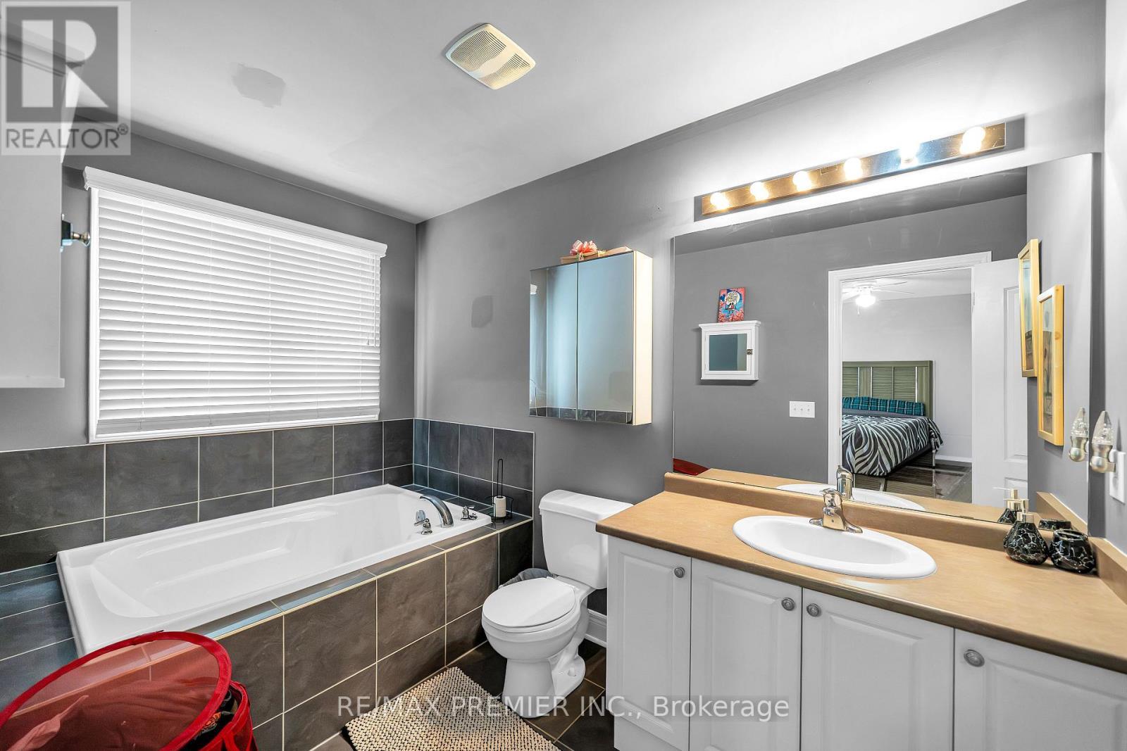 164 Dewell Crescent, Clarington, ON - Indoor Photo Showing Bathroom