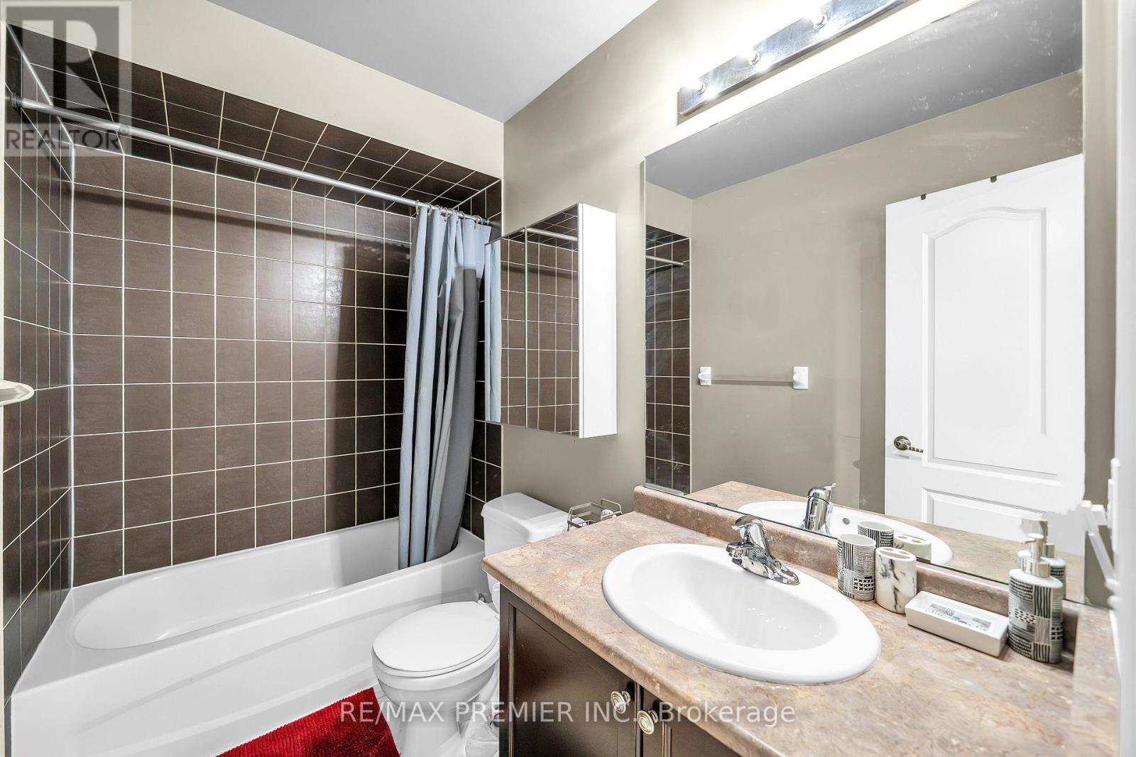 164 Dewell Crescent, Clarington, ON - Indoor Photo Showing Bathroom