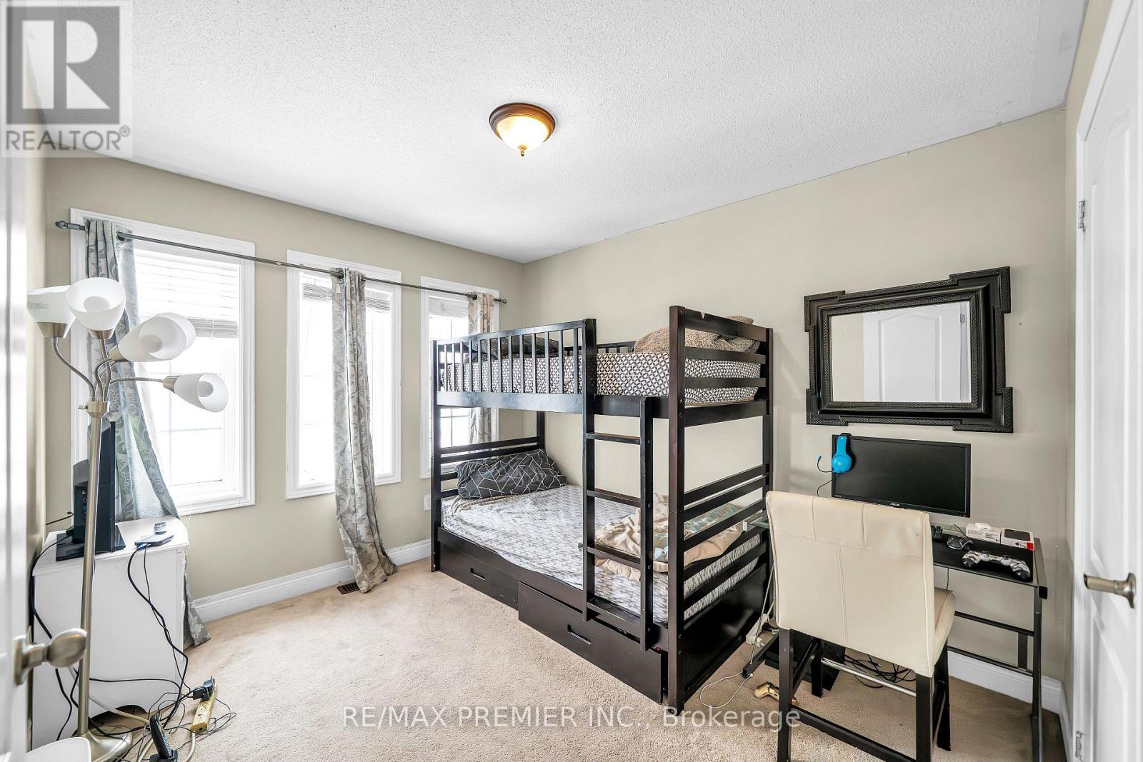 164 Dewell Crescent, Clarington, ON - Indoor Photo Showing Bedroom