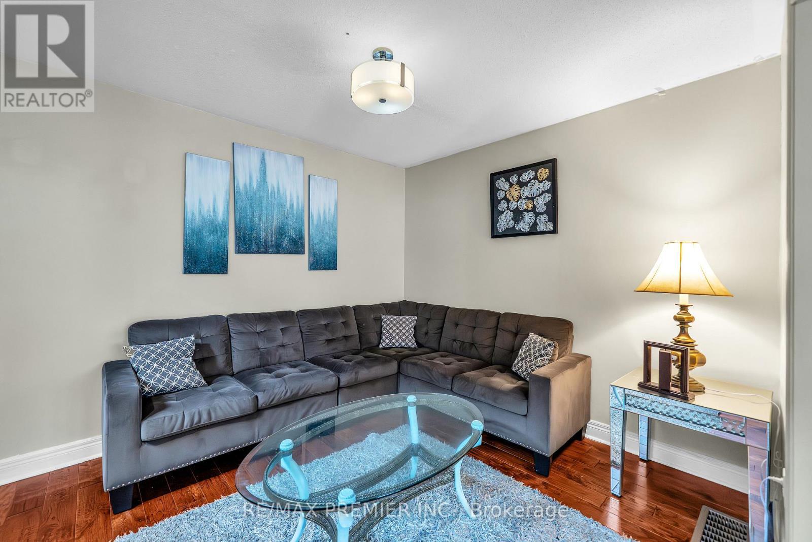 164 Dewell Crescent, Clarington, ON - Indoor Photo Showing Living Room