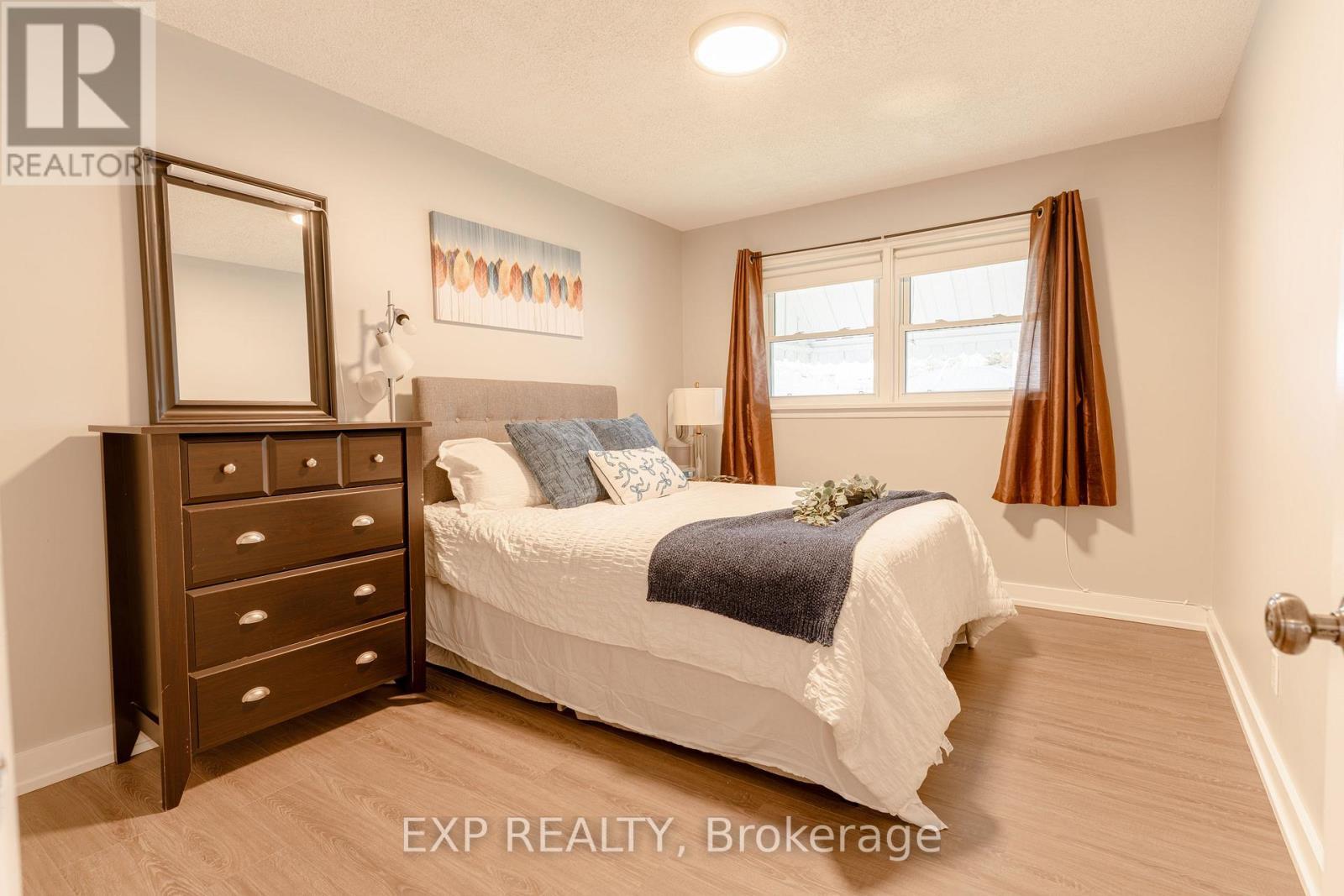 280 Wilson Avenue, Kitchener, ON - Indoor Photo Showing Bedroom