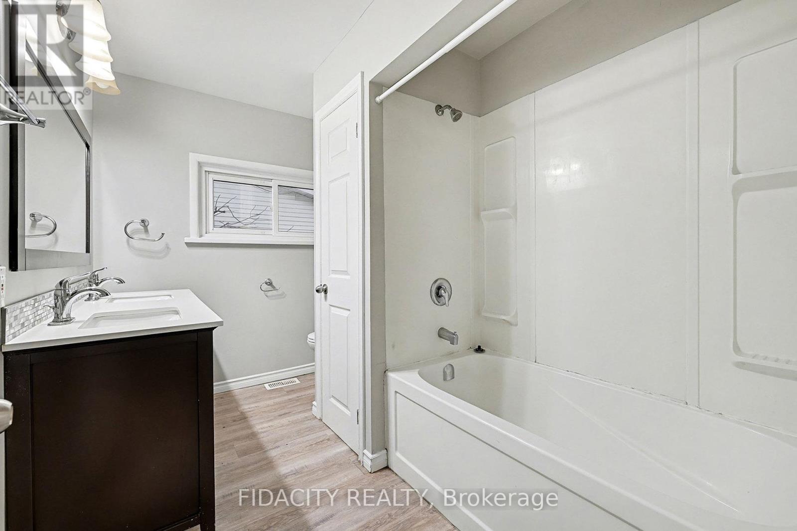 38 Winnifred Street N, Smiths Falls, ON - Indoor Photo Showing Bathroom