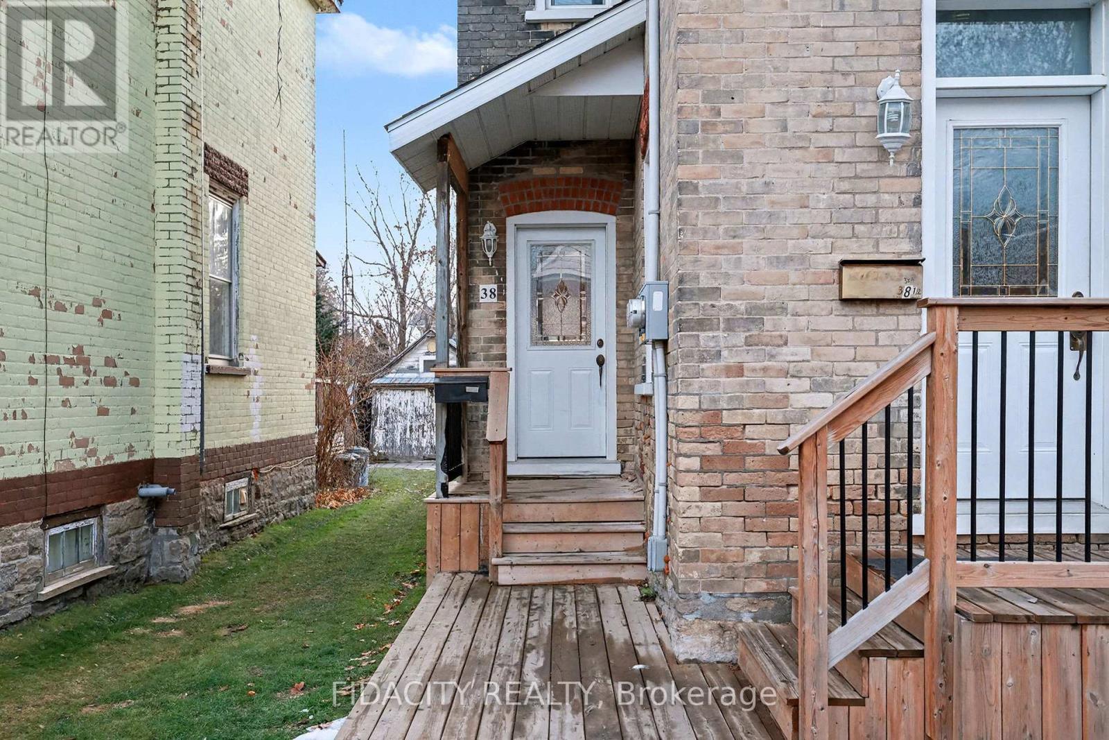 38 Winnifred Street N, Smiths Falls, ON - Outdoor