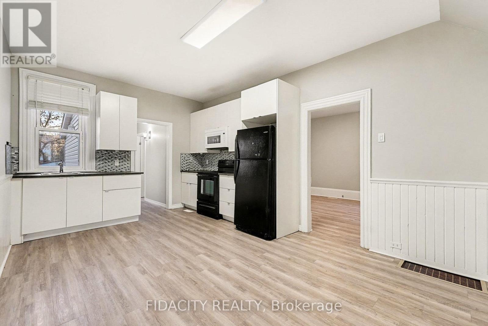 38 Winnifred Street N, Smiths Falls, ON - Indoor Photo Showing Kitchen