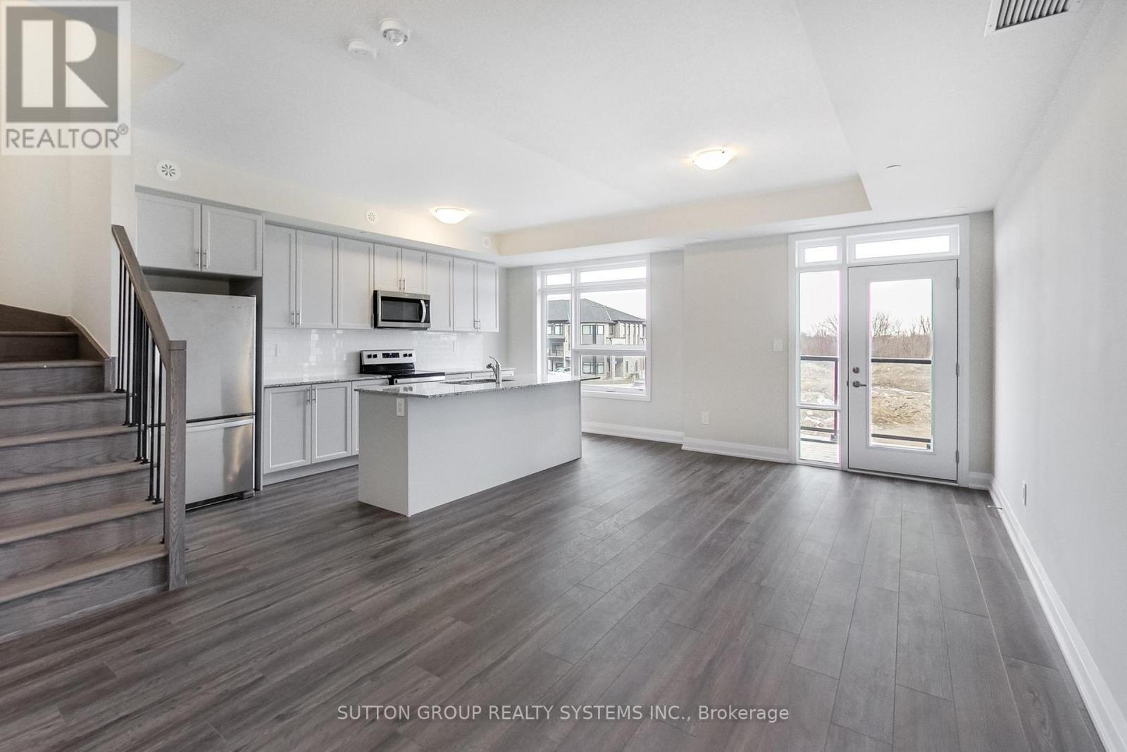 109 - 1573 Rose Way, Milton, ON - Indoor Photo Showing Kitchen