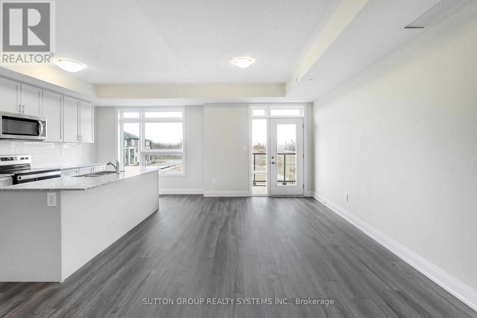 109 - 1573 Rose Way, Milton, ON - Indoor Photo Showing Kitchen