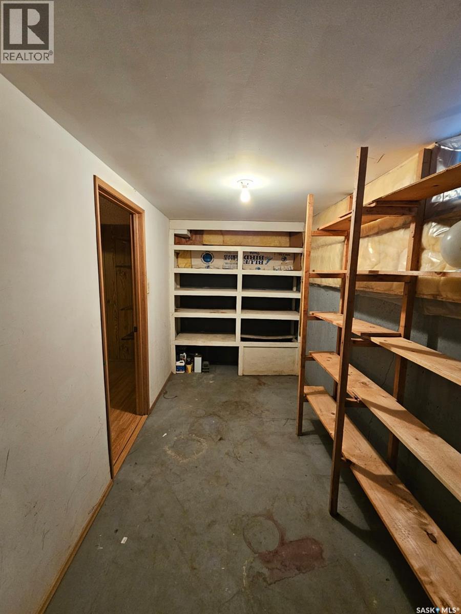 402 Mckercher Drive, Saskatoon, SK - Indoor