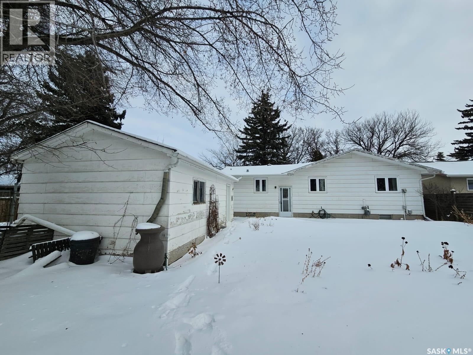 402 Mckercher Drive, Saskatoon, SK - Outdoor