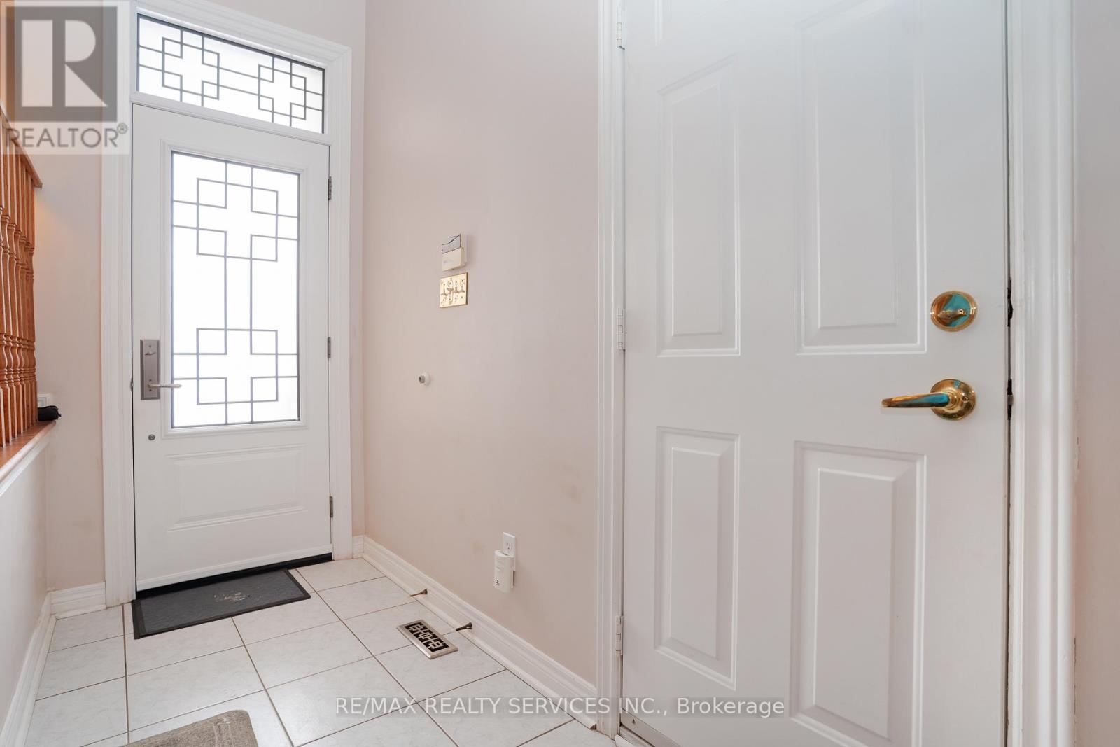 195 Van Scott Drive, Brampton, ON - Indoor Photo Showing Other Room