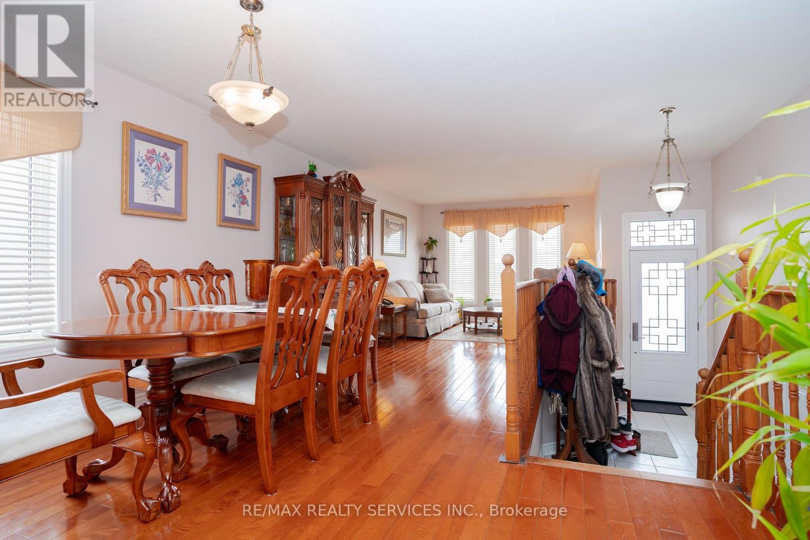 195 Van Scott Drive, Brampton, ON - Indoor Photo Showing Dining Room