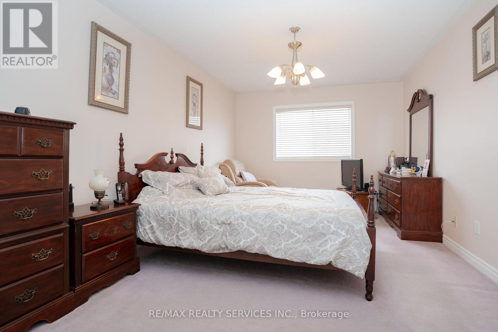 195 Van Scott Drive, Brampton, ON - Indoor Photo Showing Bedroom
