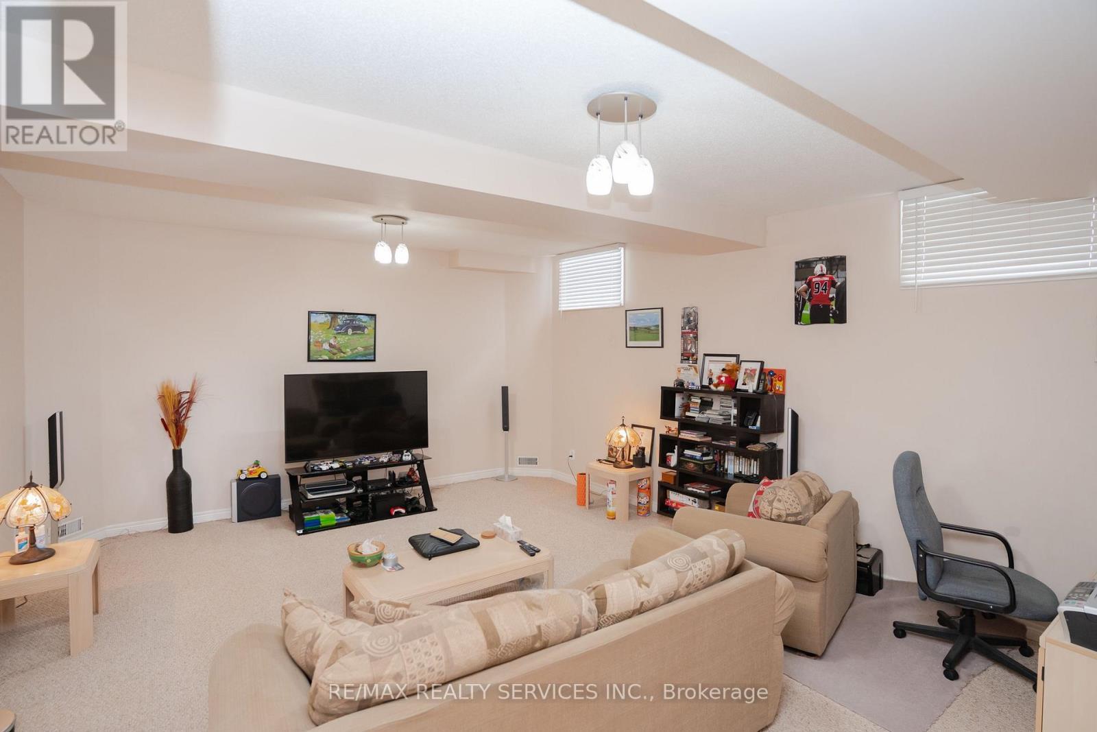 195 Van Scott Drive, Brampton, ON - Indoor Photo Showing Other Room
