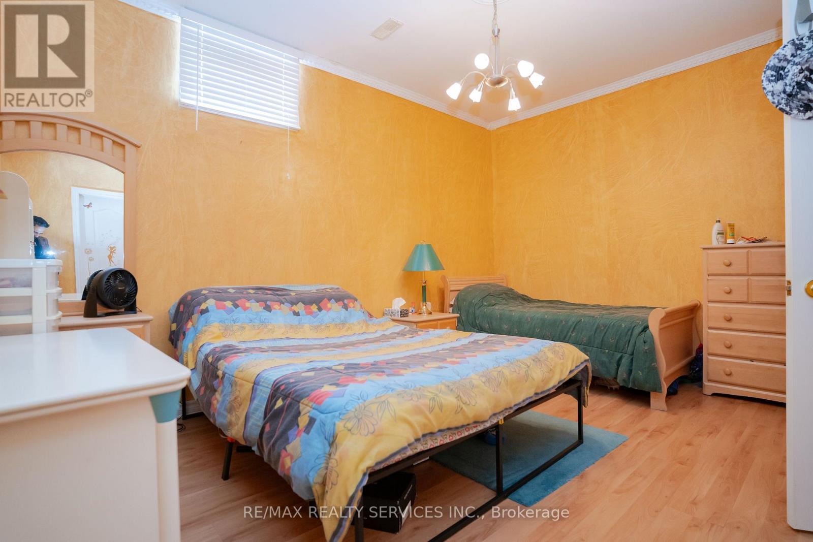 195 Van Scott Drive, Brampton, ON - Indoor Photo Showing Bedroom
